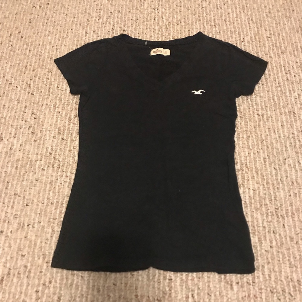black hollister t-shirt
